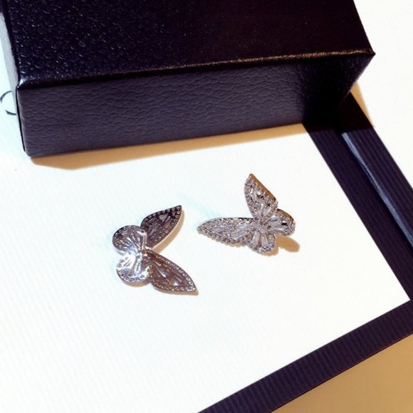 NEW 18K White Gold Diamond Butterfly Stud Earrings - Picture 5 of 5